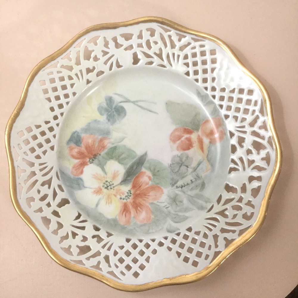 VINTAGE DECORATIVE LATTICE FLORAL GLASS PLATE